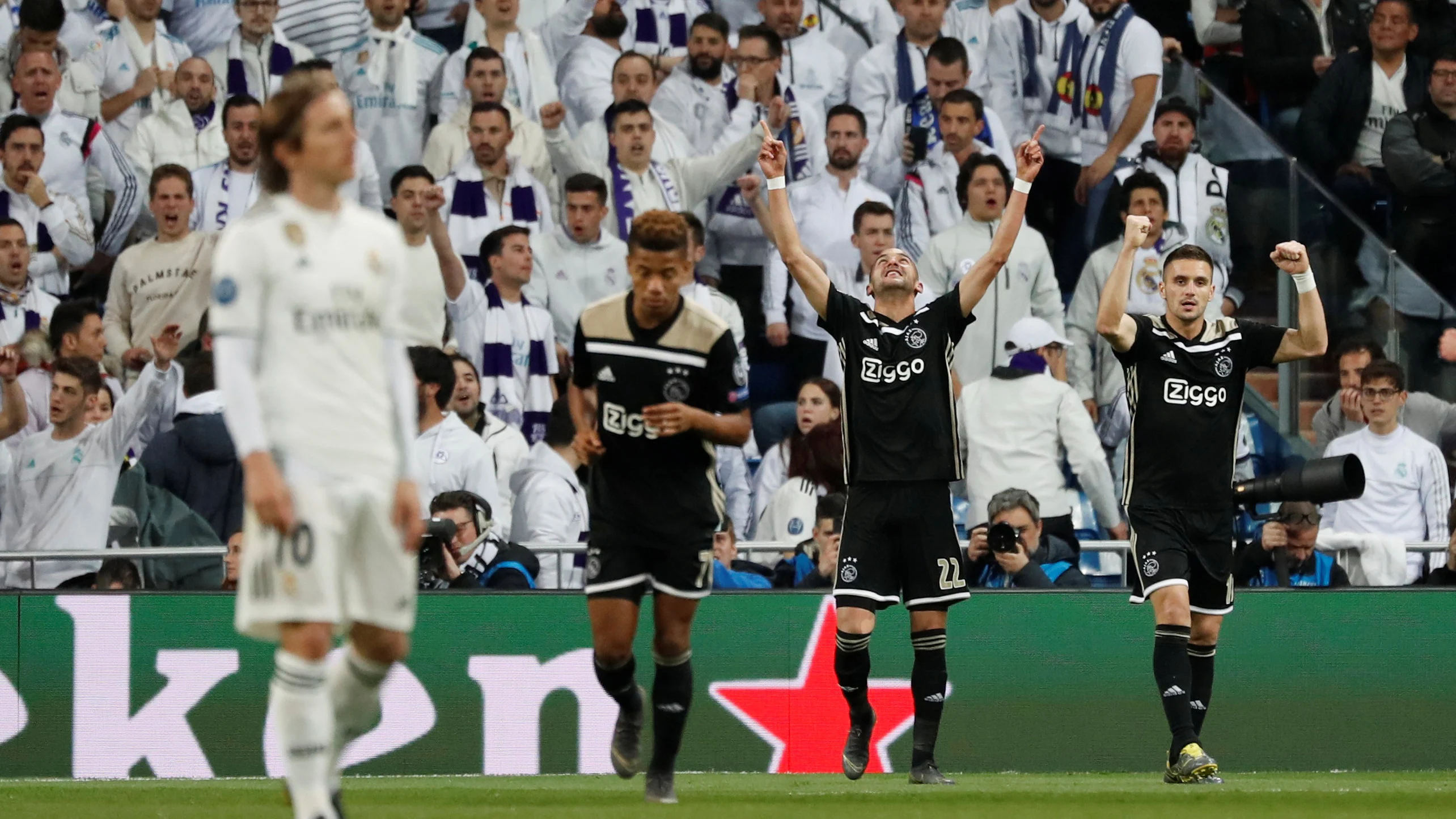 Ziyech celebra el 0-1 contra el Real Madrid