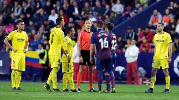 Momento del partido entre Levante y Villarreal