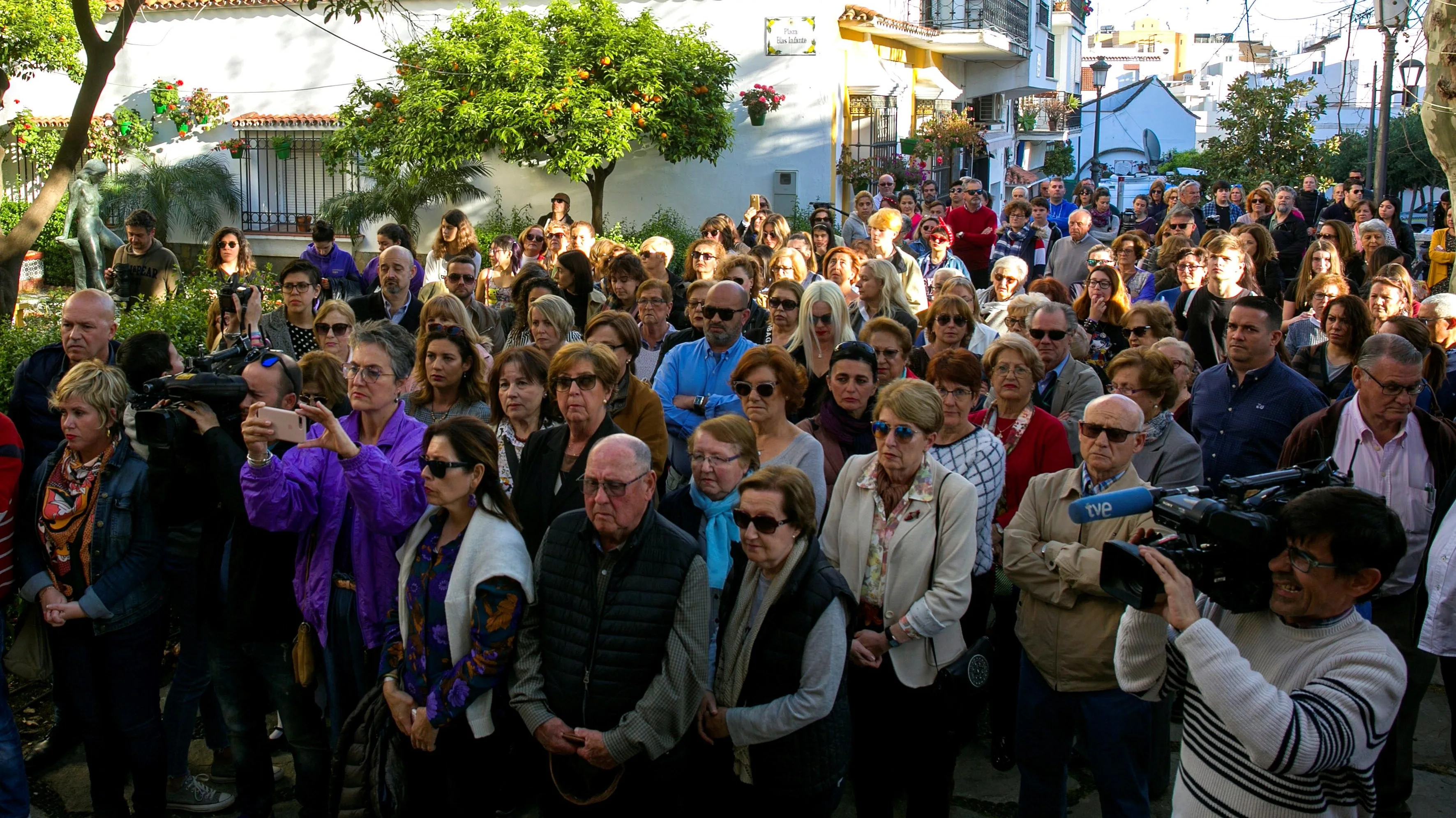 Manifestación en repulsa por el asesinato de una mujer de 58 años por su marido