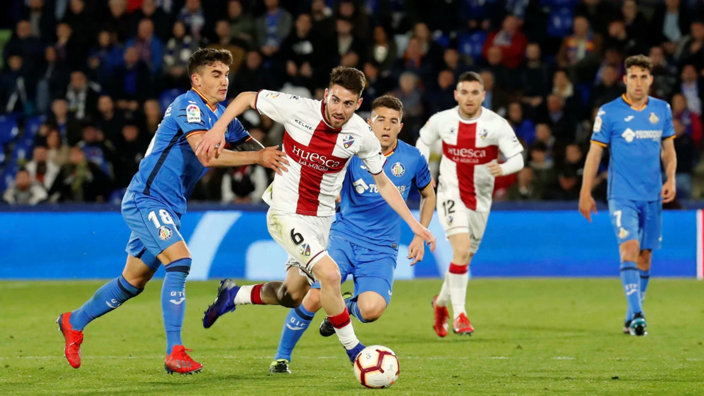 Arambarri, en una acción ante el Huesca Arambarri, en una acción ante el Huesca