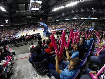 Momento del partido entre Estudiantes y Magec Tias Momento del partido entre Estudiantes y Magec Tias