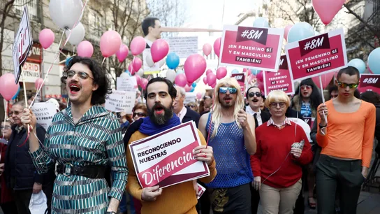 Un momento de la manifestación convocada por la plataforma "Women of the World" Un momento de la manifestación convocada por la plataforma "Women of the World"