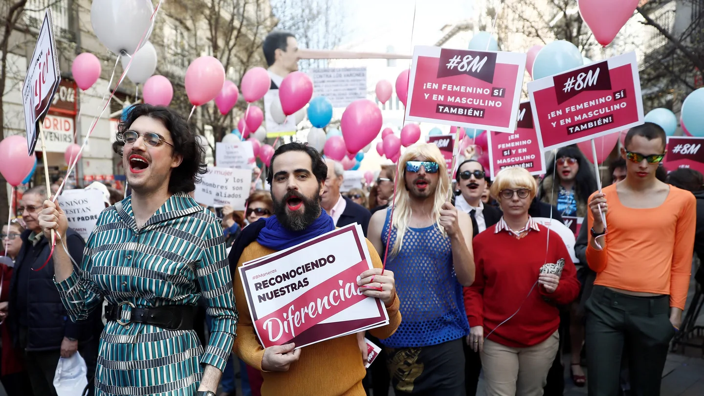 Un momento de la manifestación convocada por la plataforma "Women of the World" Un momento de la manifestación convocada por la plataforma "Women of the World"