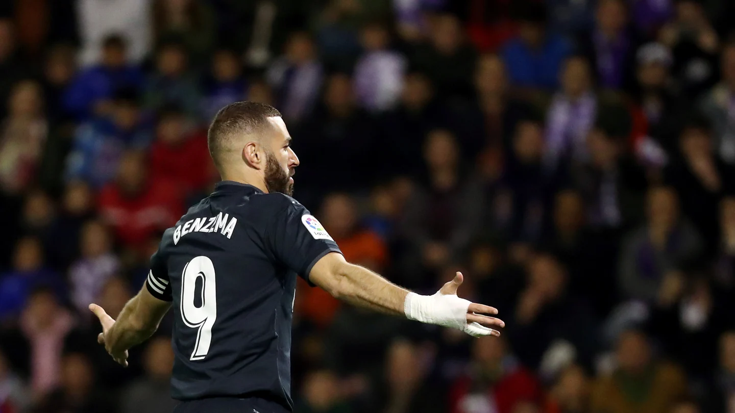 Benzema celebra uno de sus goles contra el Valladolid Benzema celebra uno de sus goles contra el Valladolid