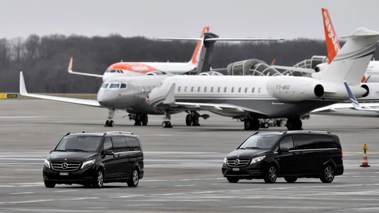 El avión de Buteflika regresa a Argel en medio de las protestas El avión de Buteflika regresa a Argel en medio de las protestas