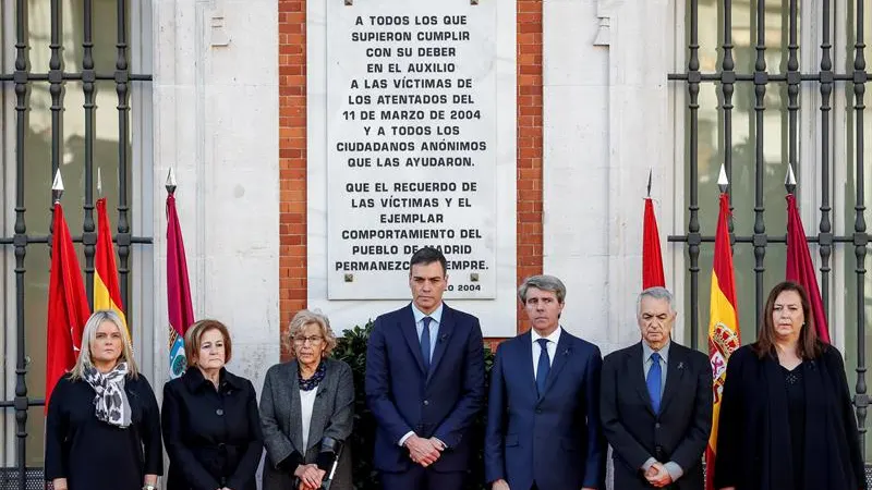 Manuela Carmena, Pedro Sánchez y Ángel Garrido