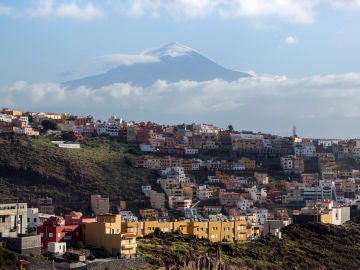 Vista del Teide desde San Sebastián de La Gomera Vista del Teide desde San Sebastián de La Gomera