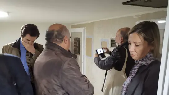 Algunos de los familiares durante su visita a la cripta Permiten a familiares de víctimas de la Guerra Civil acceder por primera vez a la cripta del Valle de los Caídos