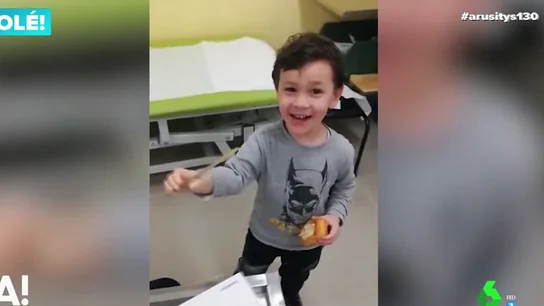 La emocionante reacción de un niño al utilizar su brazo ortopédico por primera vez La emocionante reacción de un niño al utilizar su brazo ortopédico por primera vez