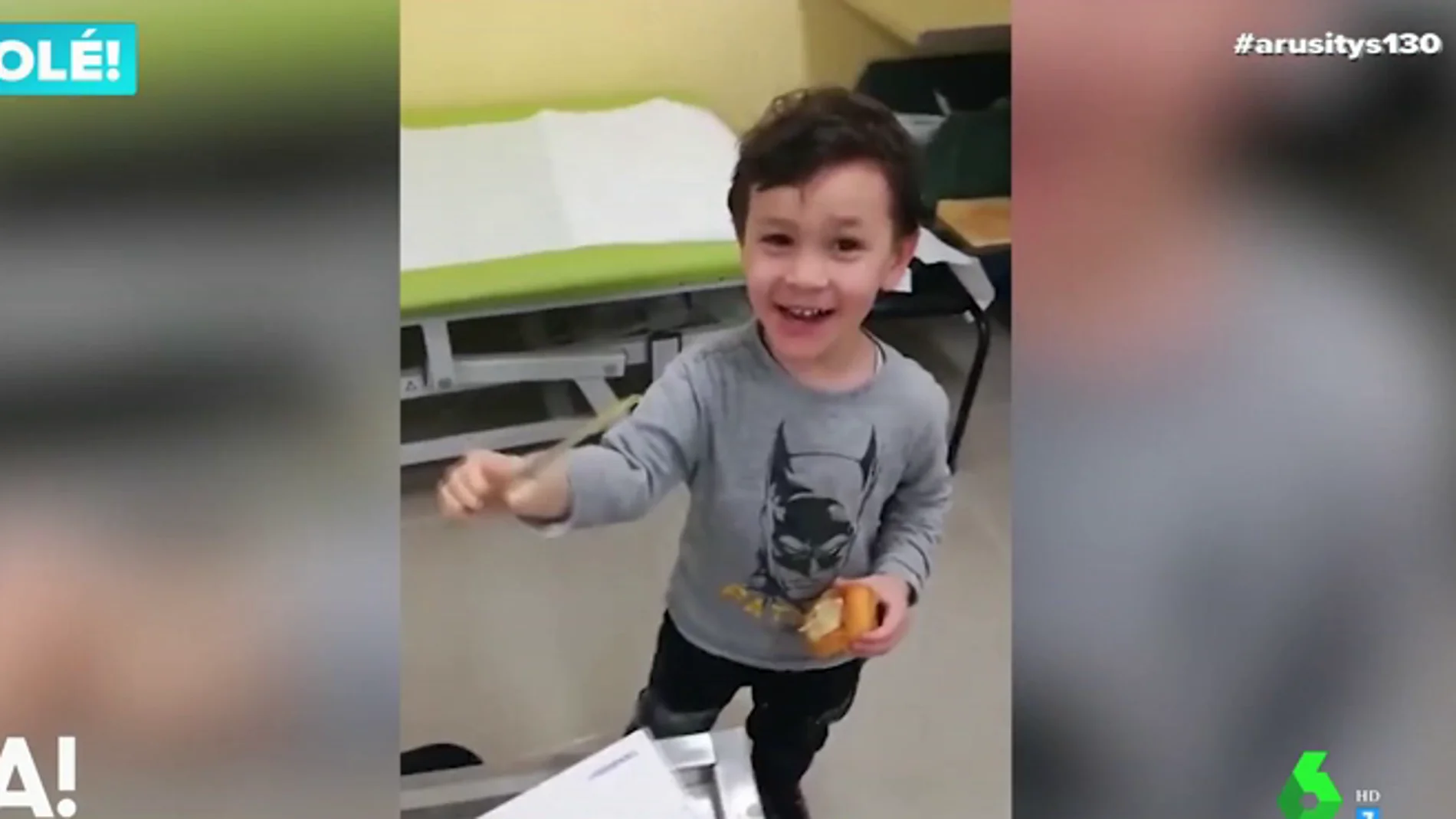 La emocionante reacción de un niño al utilizar su brazo ortopédico por primera vez