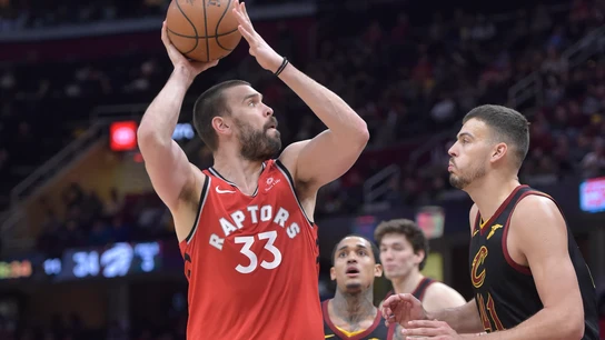 Marc Gasol intenta lanzar a canasta ante los Cavaliers Marc Gasol intenta lanzar a canasta ante los Cavaliers