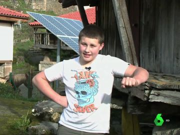 Adrián Beovides, único niño que vive en Yernes y Tameza, Asturias Adrián Beovides, único niño que vive en Yernes y Tameza, Asturias