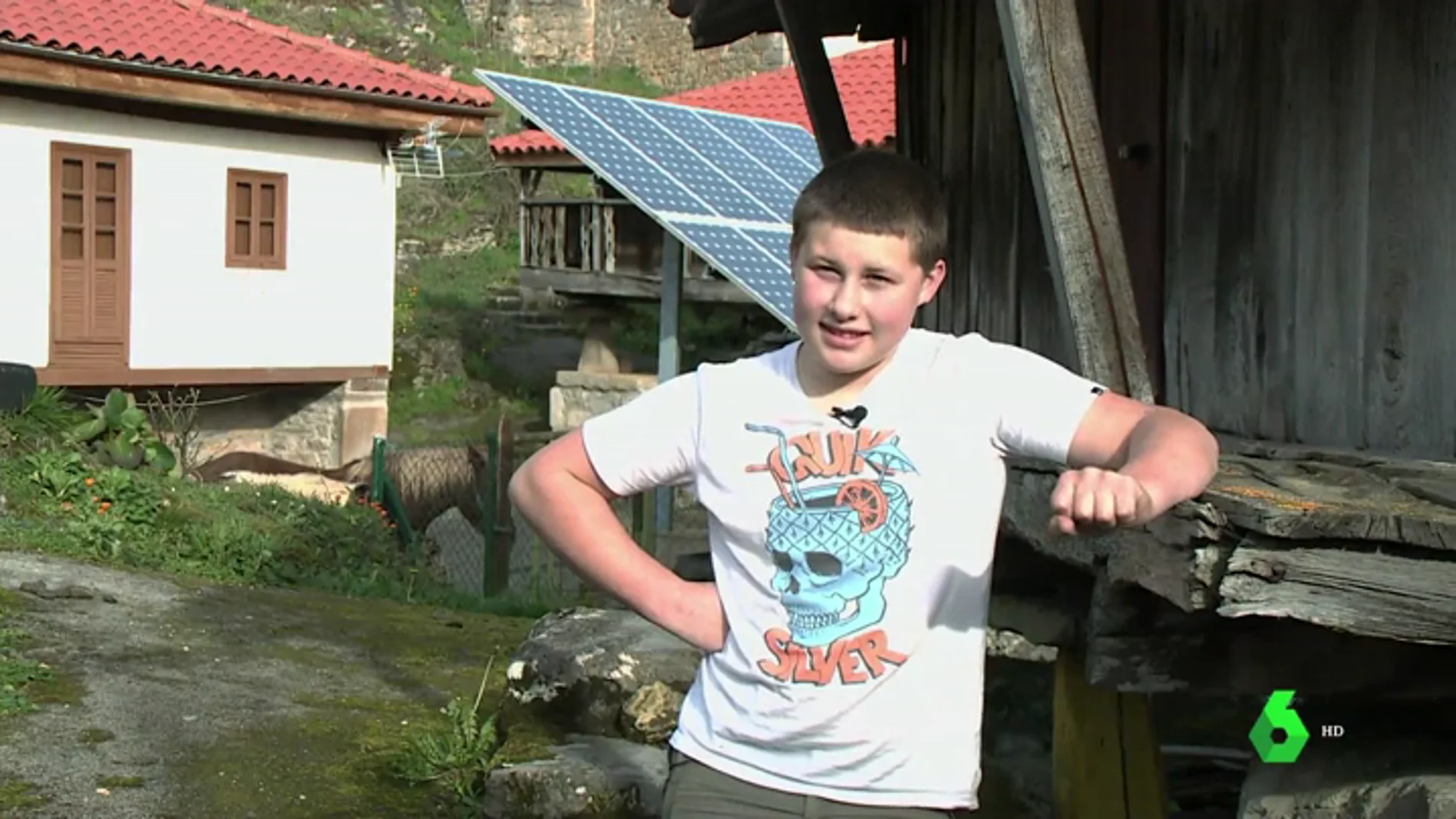 Adrián Beovides, único niño que vive en Yernes y Tameza, Asturias
