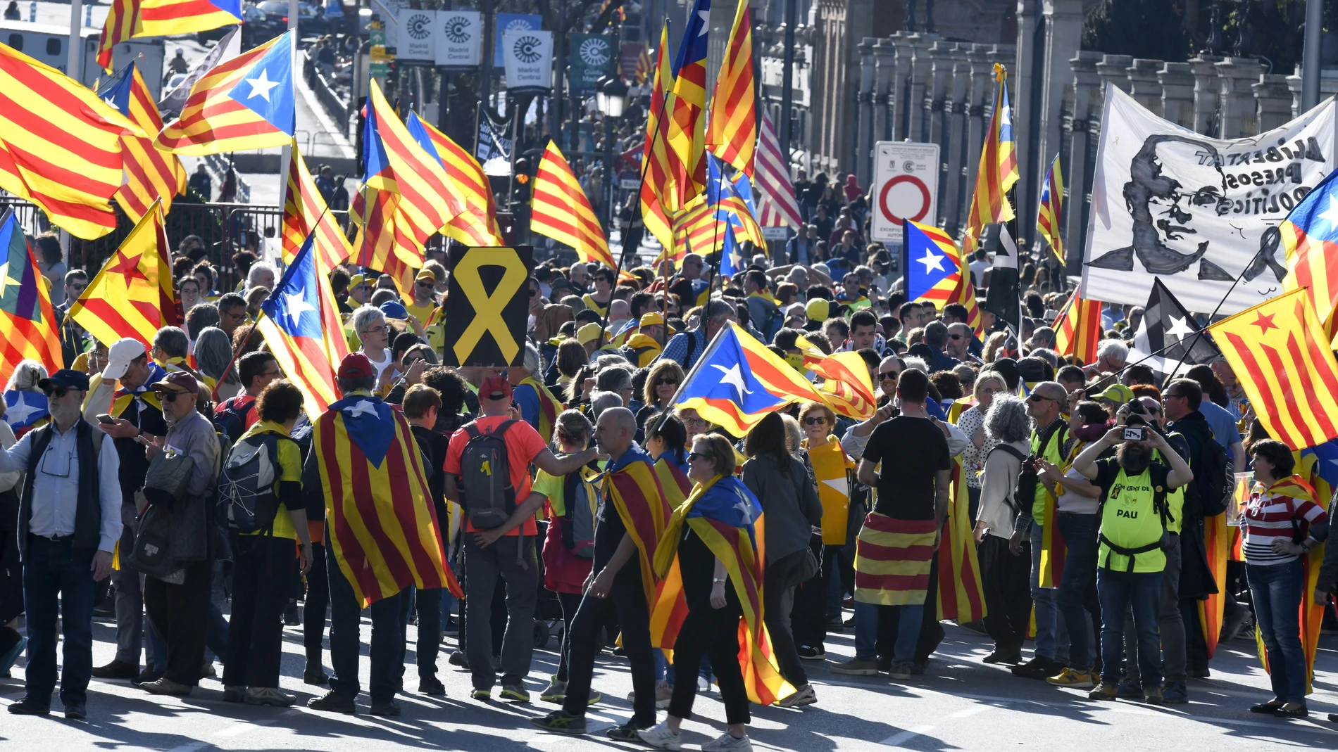 Manifestación que bajo "Democracia es decidir" ha sido convocada en Madrid