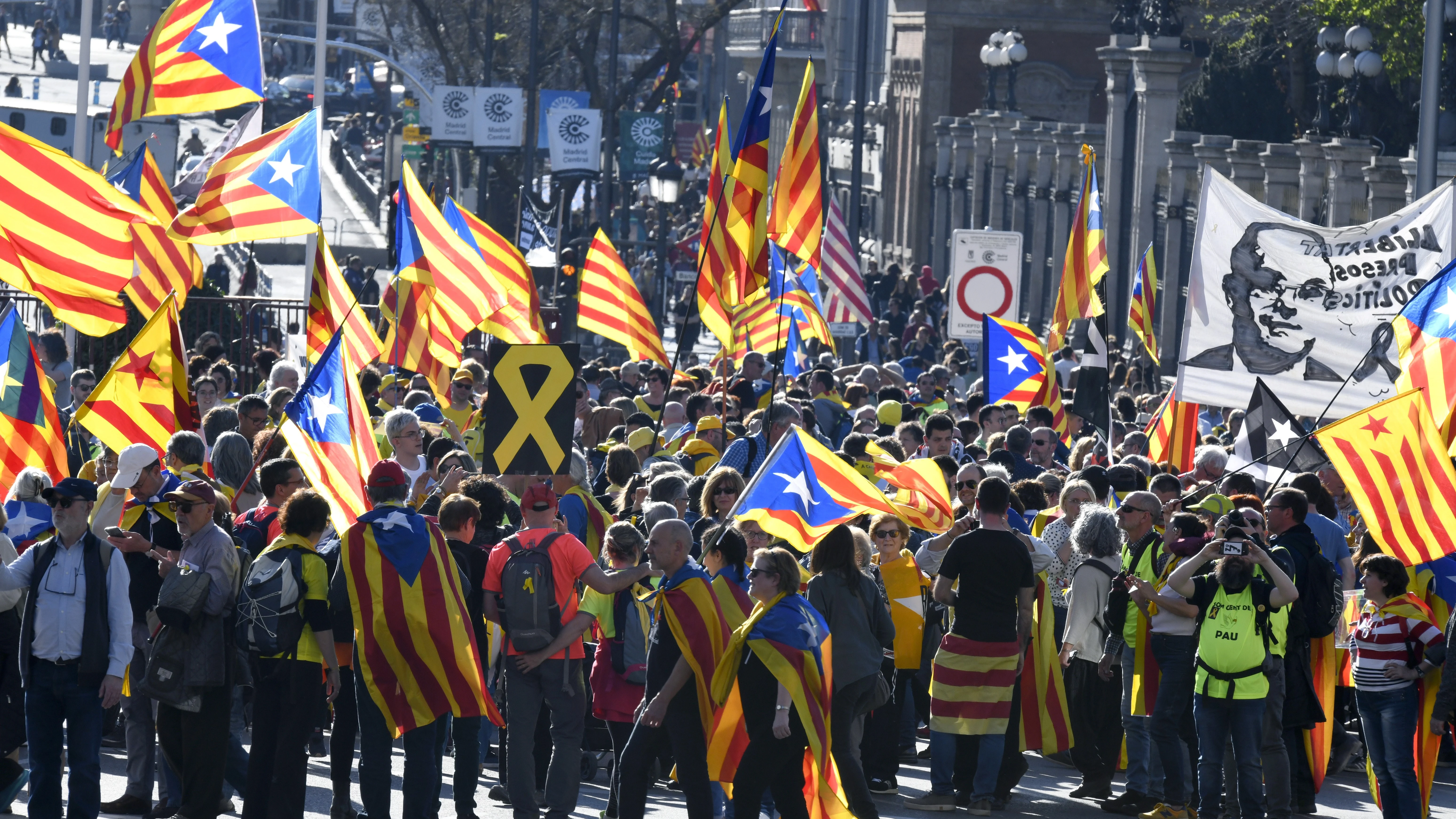 Manifestación que bajo "Democracia es decidir" ha sido convocada en Madrid