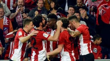 Los jugadores del Athletic celebran un gol