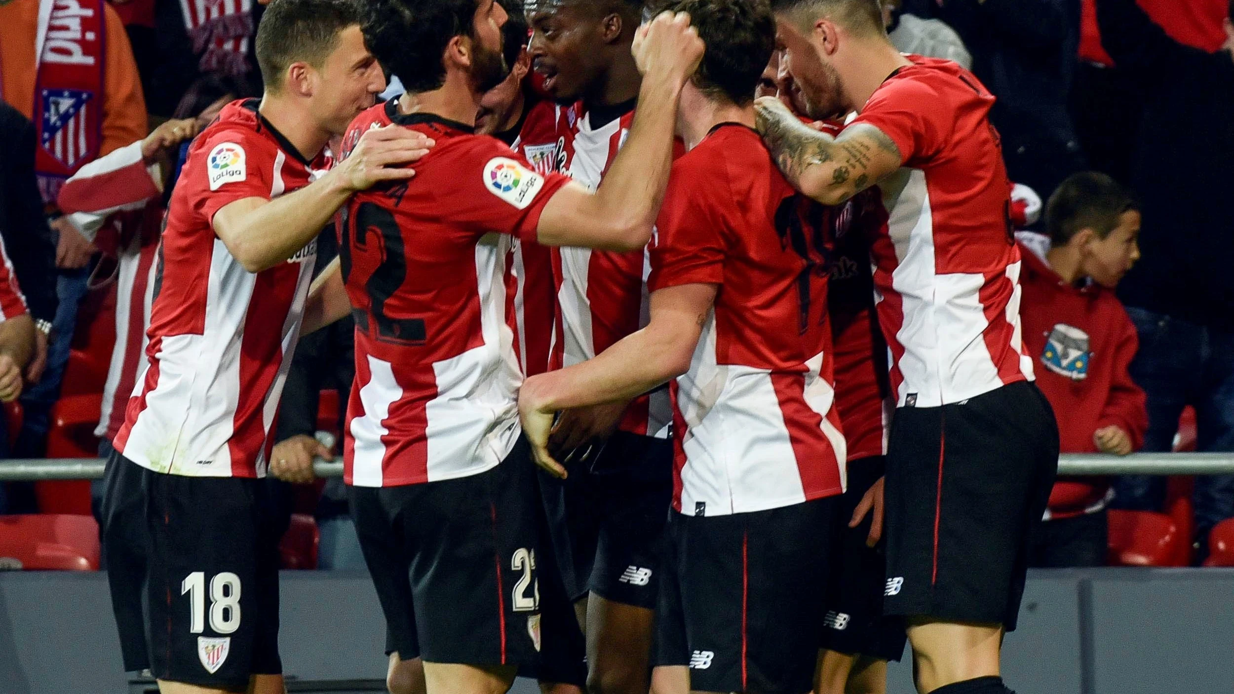 Los jugadores del Athletic celebran un gol