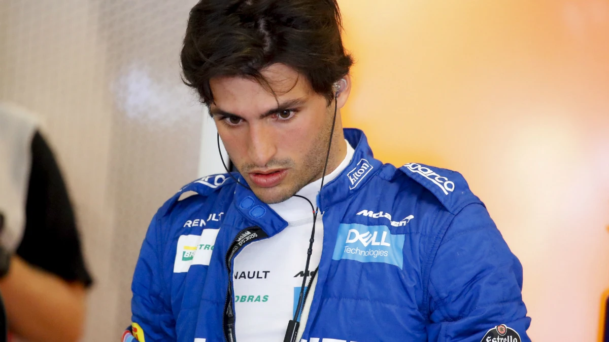 Carlos Sainz, en el box de McLaren