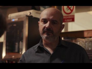 La historia de vida de un camarero de un bar de carretera: "Hasta los 12 años estuve en un hospicio" La historia de vida de un camarero de un bar de carretera: "Hasta los 12 años estuve en un hospicio"