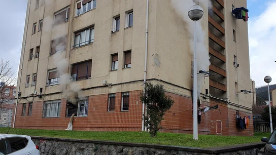Desalojan un edificio de 15 plantas en Bilbao por un incendio Desalojan un edificio de 15 plantas en Bilbao por un incendio