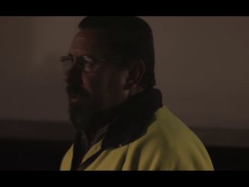 Un vigilante de seguridad habla del "riesgo" de su trabajo: "No me paseo entre los camiones porque puede haber alguien escondido y darte un talegazo" Un vigilante de seguridad habla del "riesgo" de su trabajo: "No me paseo entre los camiones porque puede haber alguien escondido y darte un talegazo"