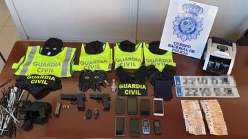 Material incautado a un grupo que se hacía pasar por Guardia Civil