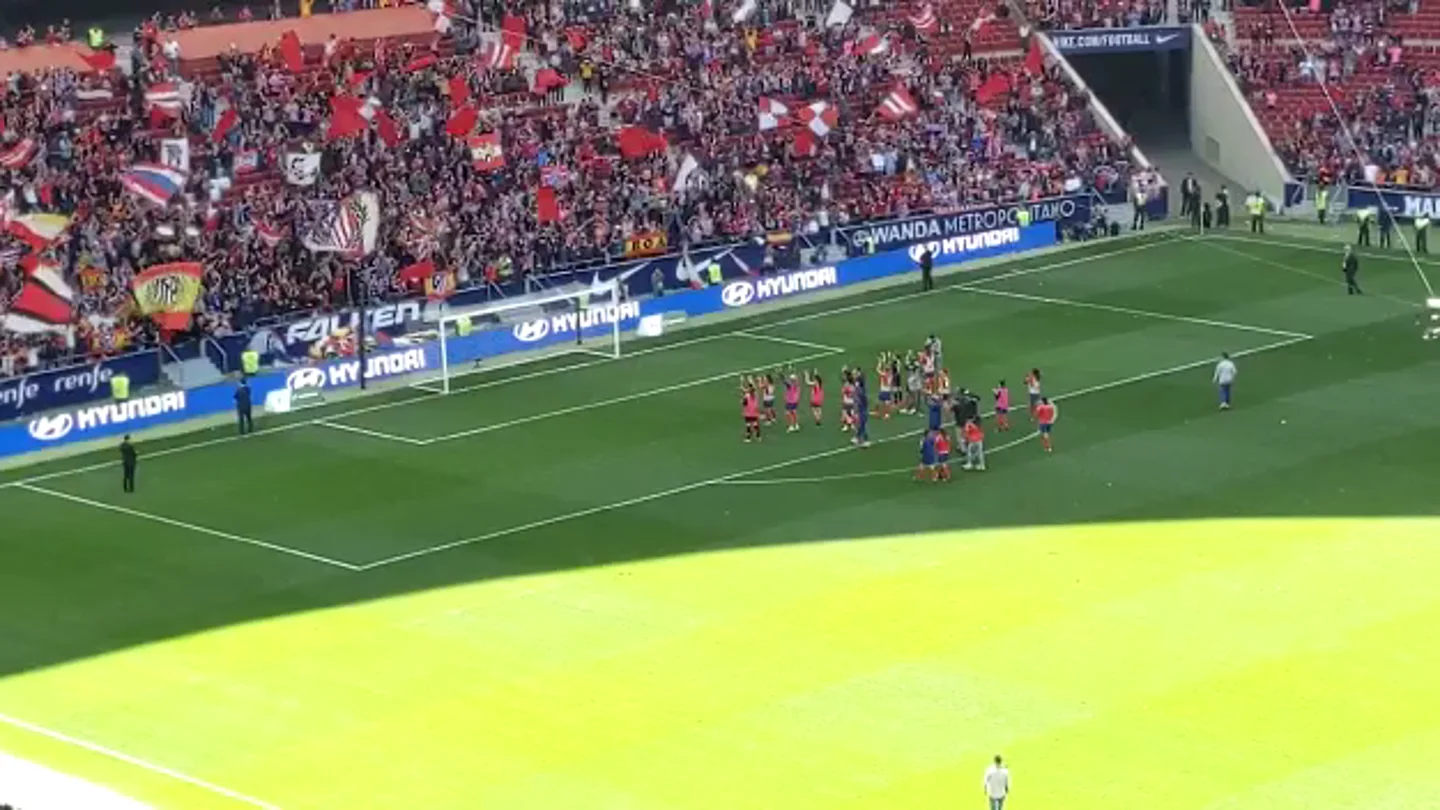 Las jugadoras del Atlético dan las gracias a la afición Las jugadoras del Atlético dan las gracias a la afición