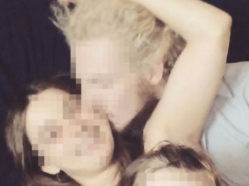 Foto familiar de los niños de Godella y sus padres Foto familiar de los niños de Godella y sus padres