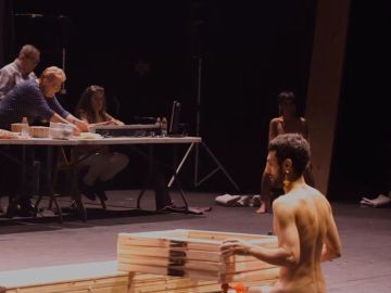 Frame de la obra 'Dios tiene vagina' Frame de la obra 'Dios tiene vagina'