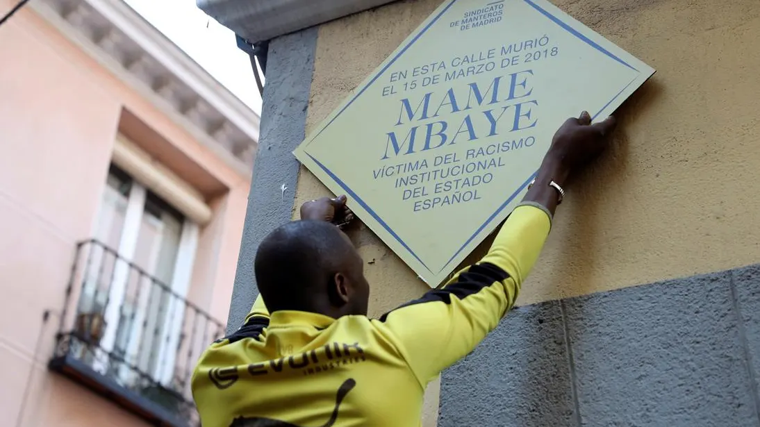 Placa en recuerdo de Mame Mbaye