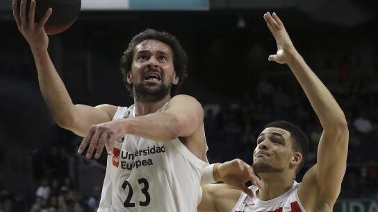 Llull penetra a canasta ante el Manresa
