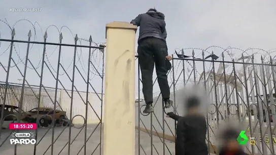 Liarla Pardo presencia cómo niños migrantes desesperados intentan subir a un barco desde Ceuta rumbo a la península Liarla Pardo presencia cómo niños migrantes desesperados intentan subir a un barco desde Ceuta rumbo a la península