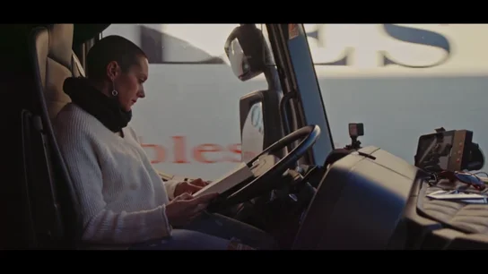 La "lucha diaria" de una camionera contra los estereotipos: "Llamas a una empresa y te dicen que no trabajan con mujeres" La "lucha diaria" de una camionera contra los estereotipos: "Llamas a una empresa y te dicen que no trabajan con mujeres"