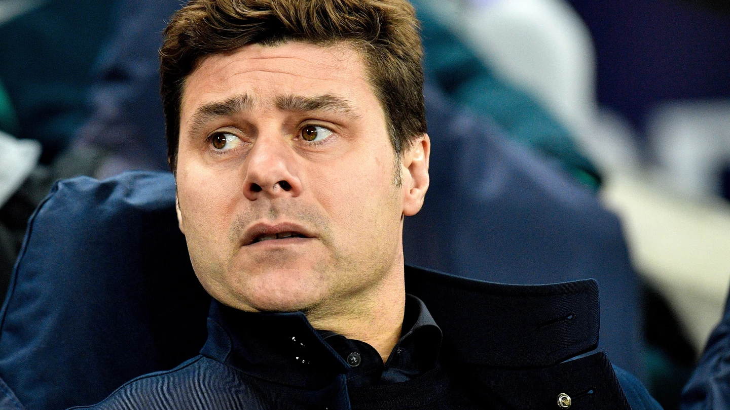 Pochettino, con gesto serio en el banquillo Pochettino, con gesto serio en el banquillo