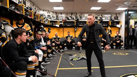 Conor McGregor, en el vestuario de los Boston Bruins de la NHL Conor McGregor, en el vestuario de los Boston Bruins de la NHL