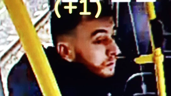 La Policía holandesa difunde la imagen de un joven al que vincula con el tiroteo La Policía holandesa difunde la imagen de un joven al que vincula con el tiroteo