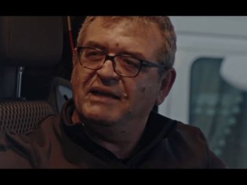 La emoción de un camionero al hablar de su hija, que sacó la nota más alta en la selectividad de Andalucía: "Eso es lo que a mí me empuja" La emoción de un camionero al hablar de su hija, que sacó la nota más alta en la selectividad de Andalucía: "Eso es lo que a mí me empuja"
