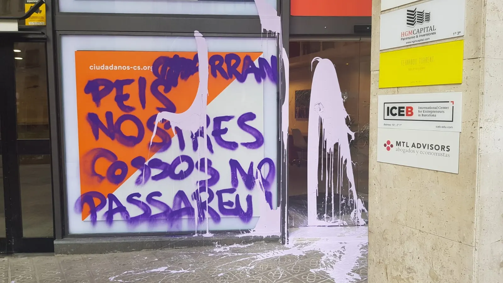 Pintada en la sede de Ciudadanos