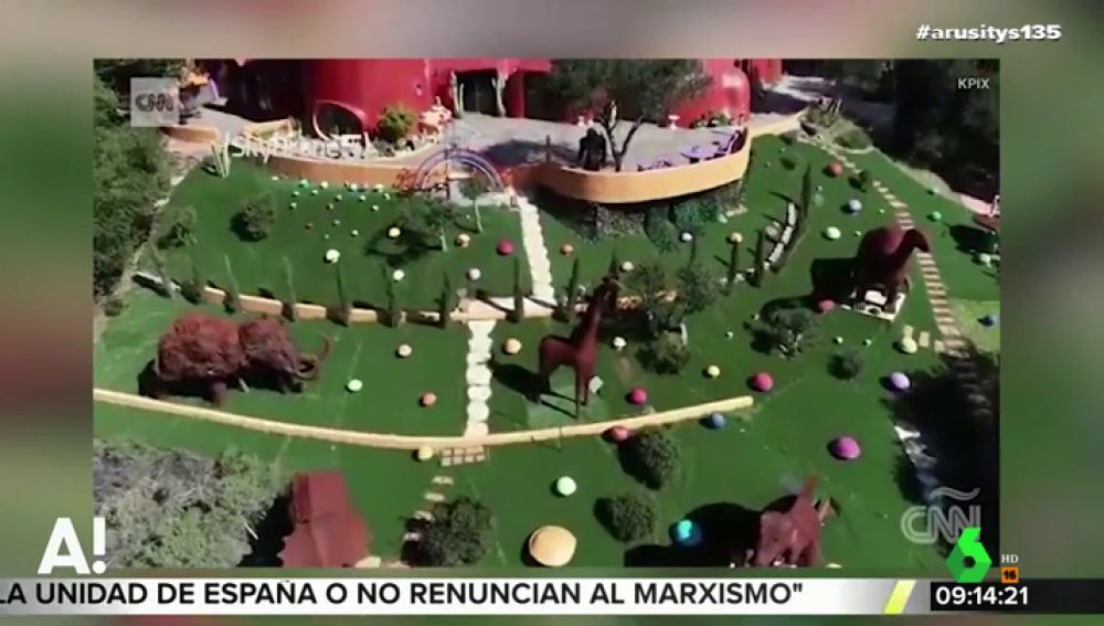 Denuncian a un hombre por construir la casa de 'Los Picapiedra' sobre la falla de San Andrés