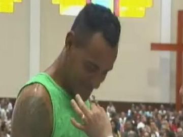 Un cura suministra cocaína en un programa de televisión Un cura suministra cocaína en un programa de televisión