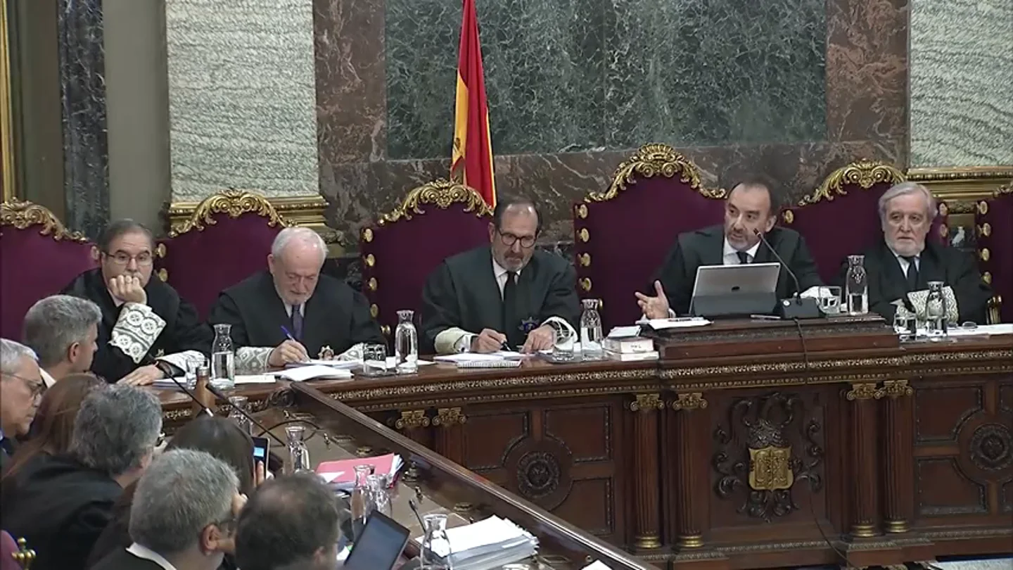 El tribunal del 'procés' califica de impertinente el interrogatorio de un abogado defensor a un guardia civil El tribunal del 'procés' califica de impertinente el interrogatorio de un abogado defensor a un guardia civil