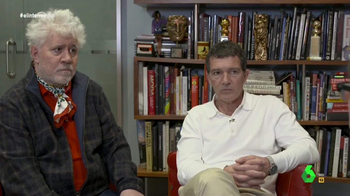 Los miedos de la infancia, los inicios en el cine y una visión pesimista de España: la entrevista de Thais Villas a Pedro Almodóvar y Antonio Banderas Los miedos de la infancia, los inicios en el cine y una visión pesimista de España: la entrevista de Thais Villas a Pedro Almodóvar y Antonio Banderas