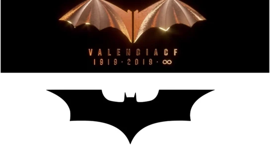 Logo del centenario del Valencia (arriba) y uno de los logos de Batman.  Logo del centenario del Valencia (arriba) y uno de los logos de Batman.