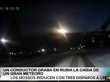 Un conductor graba la caída de un gran meteorito en Rusia Un conductor graba la caída de un gran meteorito en Rusia