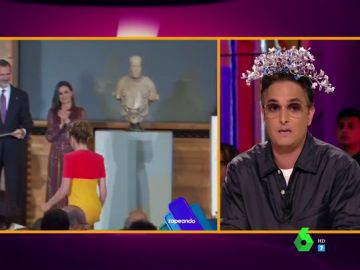 Este es el sorprendente análisis de Josie al vestido "muy español y mucho español" de Ágatha Ruiz de la Prada Este es el sorprendente análisis de Josie al vestido "muy español y mucho español" de Ágatha Ruiz de la Prada