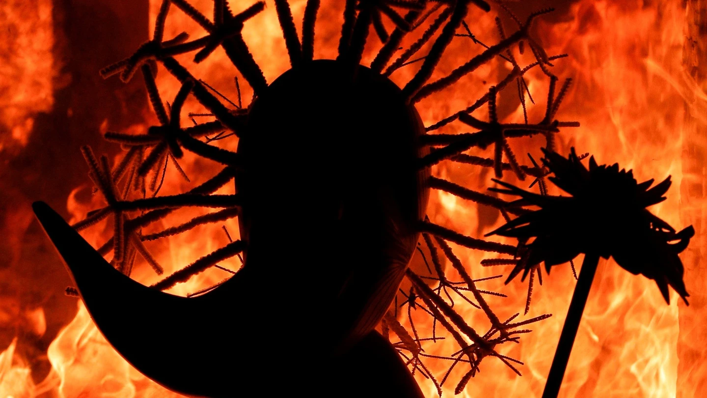 La Nit de la Cremà pone fin a las Fallas La Nit de la Cremà pone fin a las Fallas