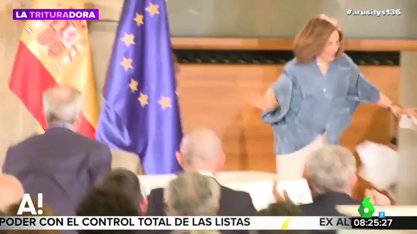 Blanca Berasategui sufre una caída en los Premios Nacionales de Cultura y el rey Felipe se disculpa con ella: "El culpable he sido yo" Blanca Berasategui sufre una caída en los Premios Nacionales de Cultura y el rey Felipe se disculpa con ella: "El culpable he sido yo"