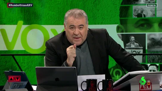 La respuesta de Ferreras a la homofobia de Fernando Paz (Vox): "El hijo homosexual debería ayudarle a él" La respuesta de Ferreras a la homofobia de Fernando Paz (Vox): "El hijo homosexual debería ayudarle a él"