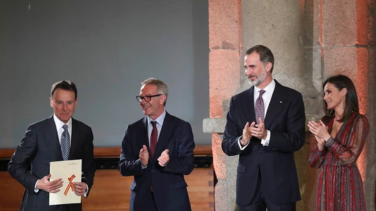 Matías Prats recibiendo el galardón Matías Prats recibiendo el galardón
