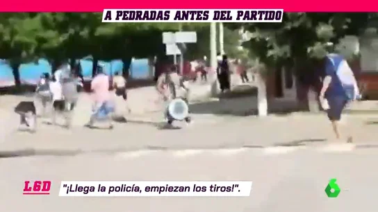 Pelea a pedrada limpia en la previa de un partido en Argentina Pelea a pedrada limpia en la previa de un partido en Argentina